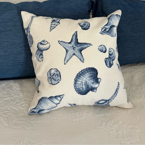 Pottery Barn Linen Blend Seashell Pillow Cover with Pillow - Picture 2 of 7